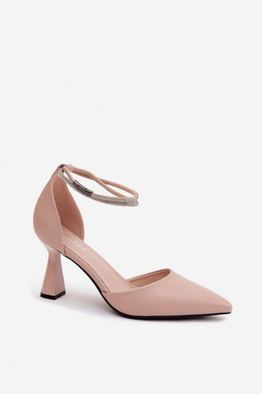 Beige schoenen met kleine hak en glanzende bandjes Vinceza 62283