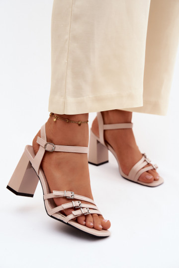 Beige dames sandalen met kleine hakken en bandjes Vinceza 62310