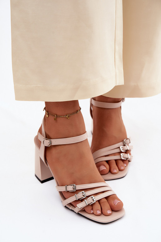 Beige dames sandalen met kleine hakken en bandjes Vinceza 62310