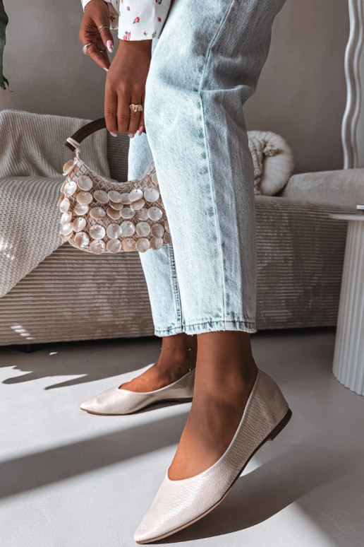 Ballerina's van kunstleer in zandkleur Nelisa