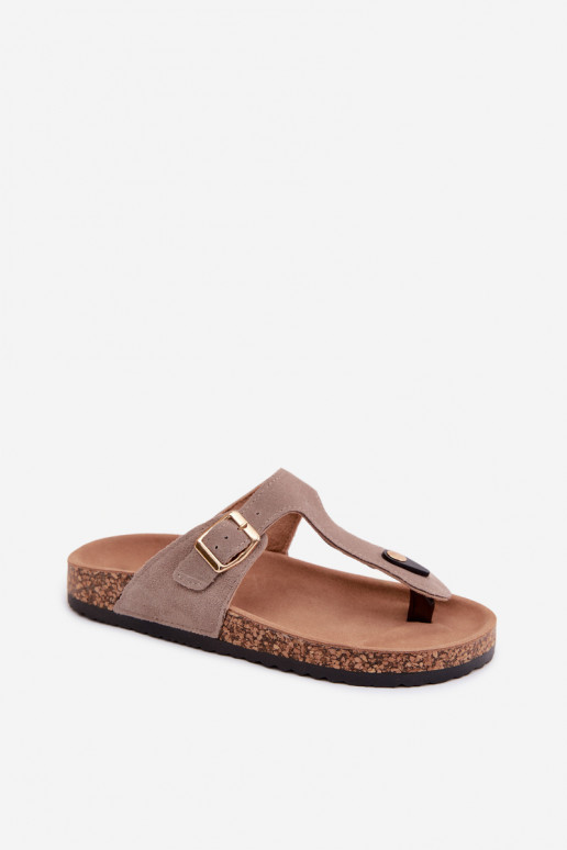 Zandkleurige faux suede slippers met gouden gespen Honey