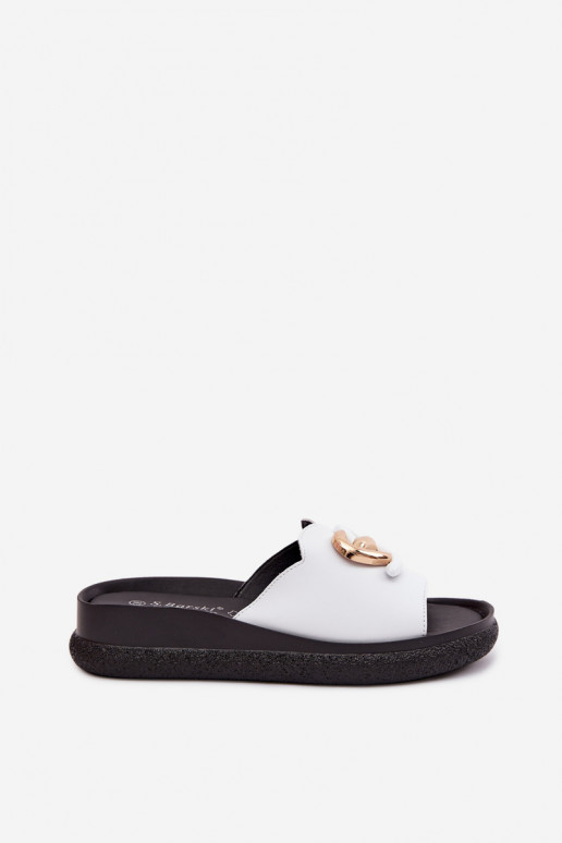 Leren slippers met decoratieve details in wit