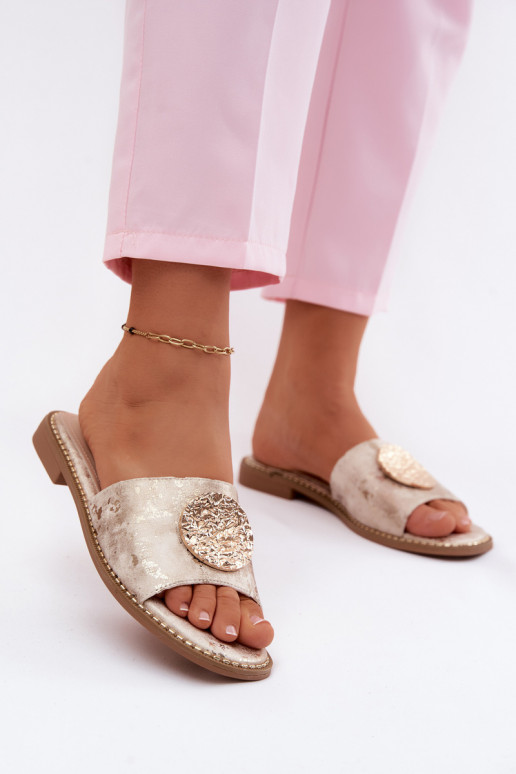 Dames slippers met decoratieve details en brede hakken KV61-6034 goudkleurig