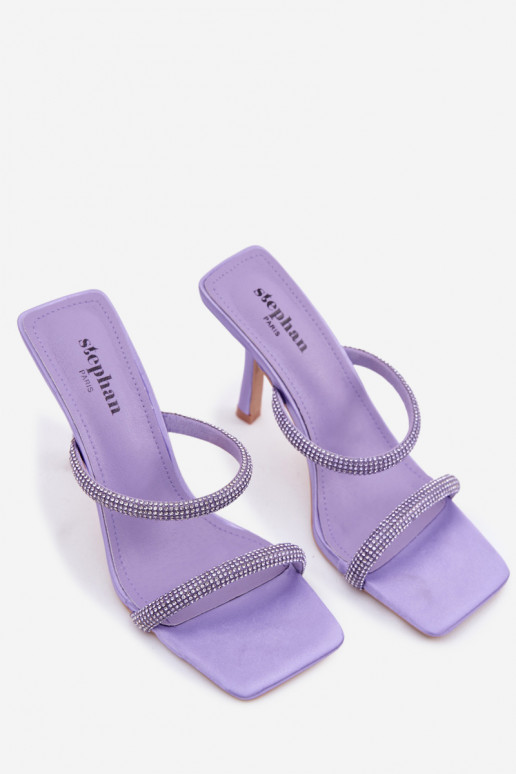 Paarse slippers met dunne hakken versierd met rhinestones Vittoria