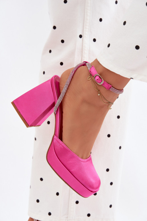 Roze sandalen op chunky hakken met glinsterende studs Seraphina