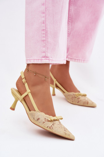 Geel sandalen met kant en strikjes op de hak Tai turiribelle 2