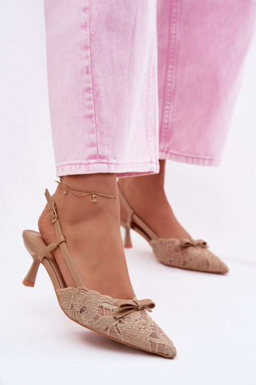 Beige sandalen met kant en strikjes op de hak Tai turiribelle