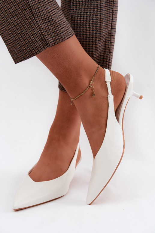 Witte gelakte sandalen met faux leren hakken Averelle