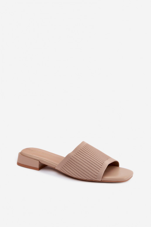 Zandkleurige dames slippers met brede hakken Belissea