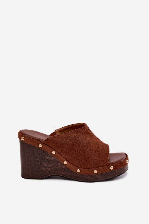 Damespantoffels met platformImitacji van suèdeu gouden kleur met klinknagels bruine kleur Norvia