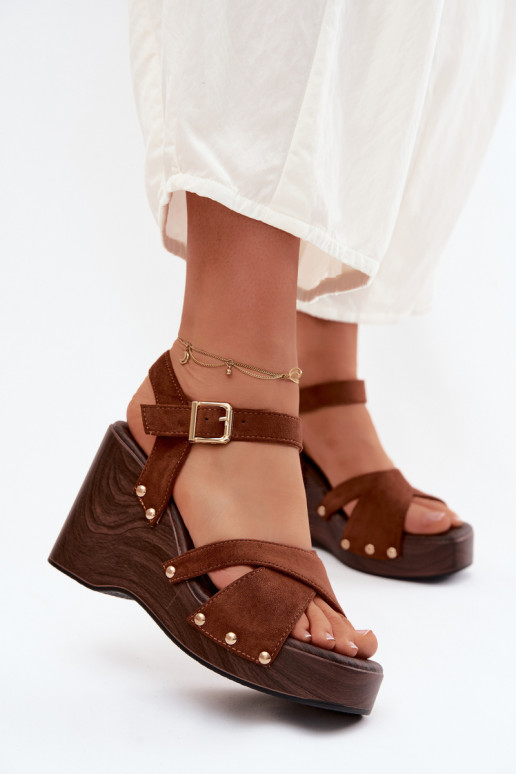 Dames platformsandalen van faux suede met gouden studs in bruin Velvra
