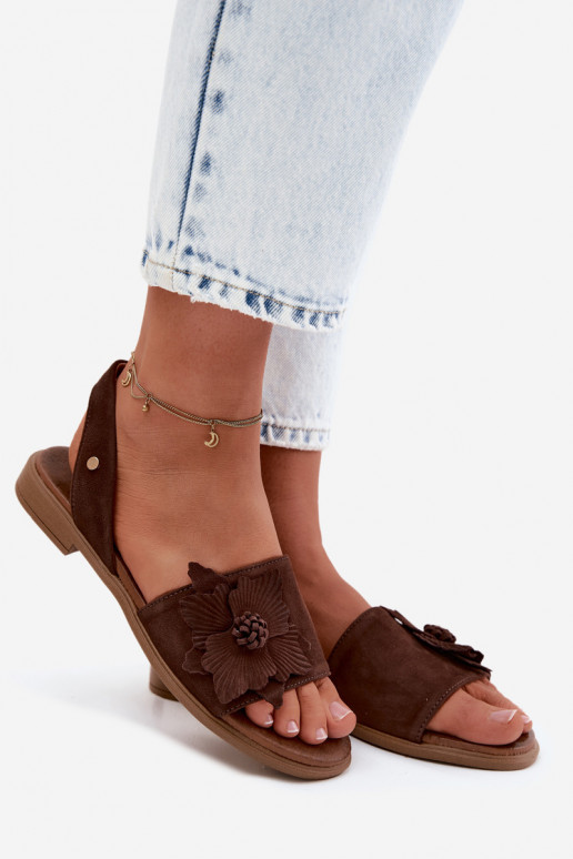 Suède sandalen met brede hakken en decoratieve bloemen Zazoo 407471 in chocolade