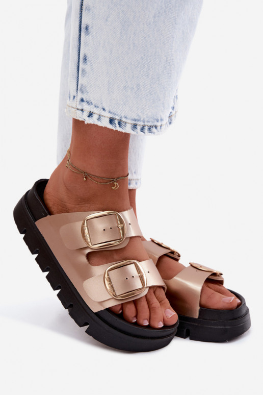 Damespantoffels Platformie met gespen Lee Cooper LCIN-26-35-4462L gouden kleur