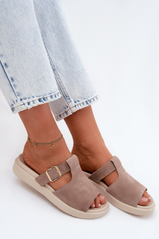Dames faux suede platformslippers met gouden gespen in zandkleur Zemela