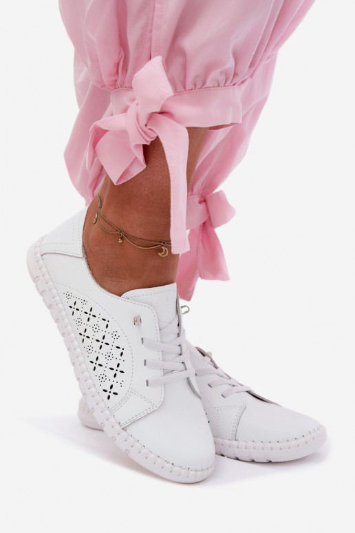 Schoenen met uitsnijdingen van natuurlijk leer in witte kleur Flaria