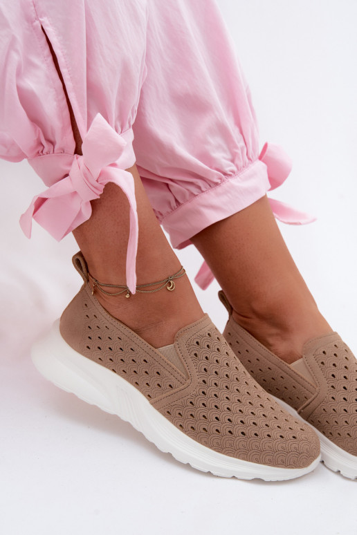 Instap schoenen met uitsnijdingen van faux suede in zandkleur Geressa