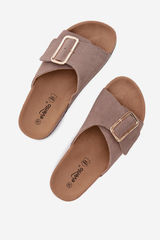 Faux suède dames slippers met gespen in zandkleur Beryl