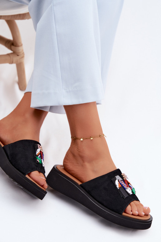 Faux suède dames slippers met ornamenten en platform Vinceza 66942 in zwarte kleur