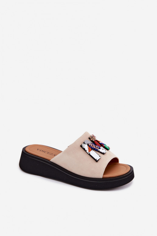 Faux suède dames slippers met ornamenten en platform Vinceza 66942 in zandkleur