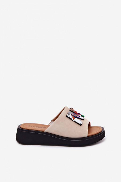 Faux suède dames slippers met ornamenten en platform Vinceza 66942 in zandkleur