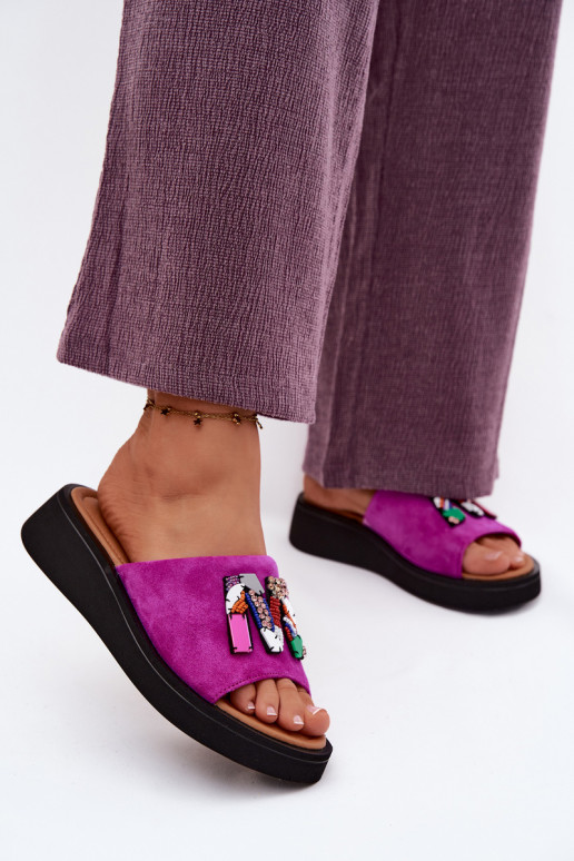 Faux suède dames slippers met ornamenten en platform Vinceza 66942 in roze kleur