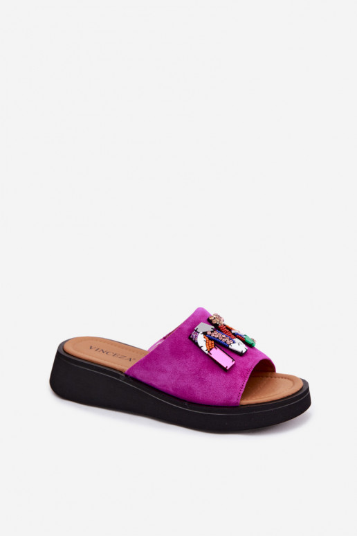 Faux suède dames slippers met ornamenten en platform Vinceza 66942 in roze kleur