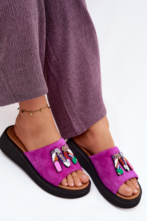 Faux suède dames slippers met ornamenten en platform Vinceza 66942 in roze kleur