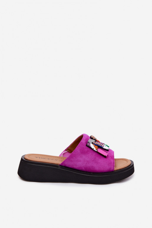 Faux suède dames slippers met ornamenten en platform Vinceza 66942 in roze kleur