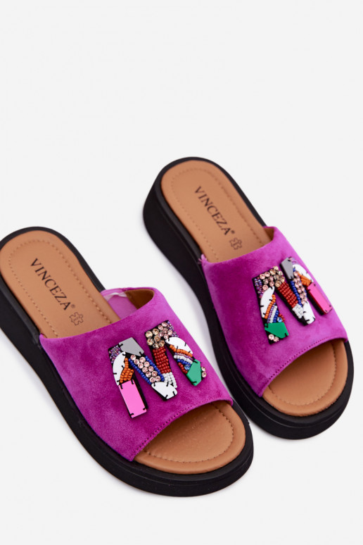 Faux suède dames slippers met ornamenten en platform Vinceza 66942 in roze kleur