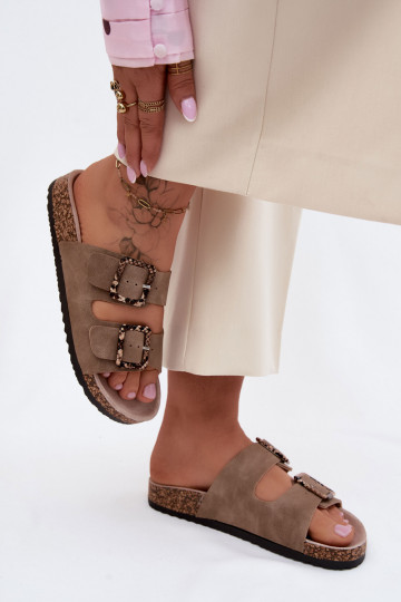 Zandkleurige dames slippers met gespen en slangenpatronen op kurkzool Melia 2