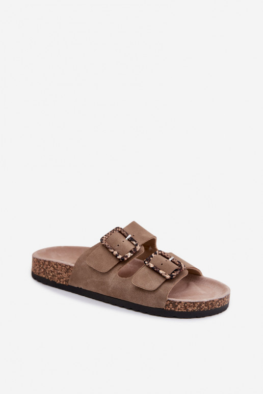 Zandkleurige dames slippers met gespen en slangenpatronen op kurkzool Melia