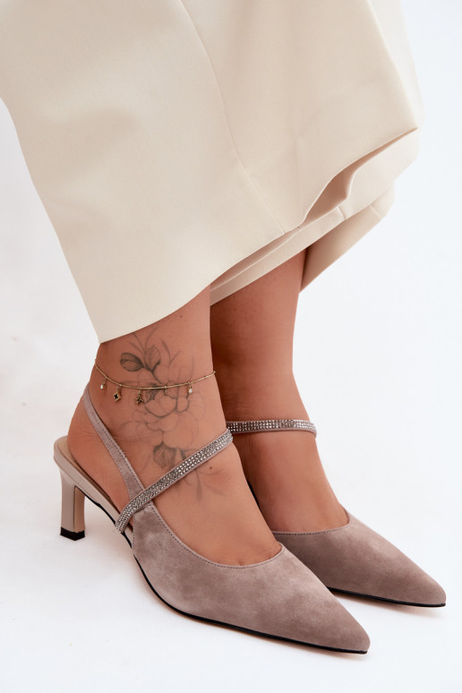 Zandkleurige elegante suède hoge hakken met decoratieve bandjes D&A