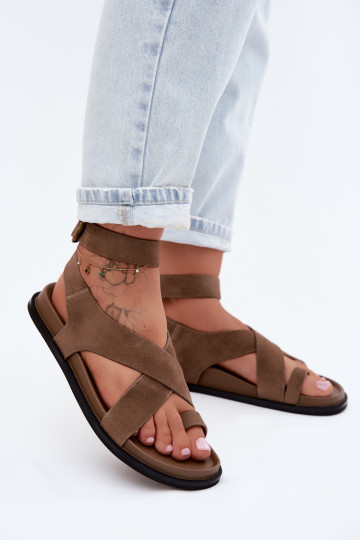 Vlakke sandalen in zandkleurige faux suede 2