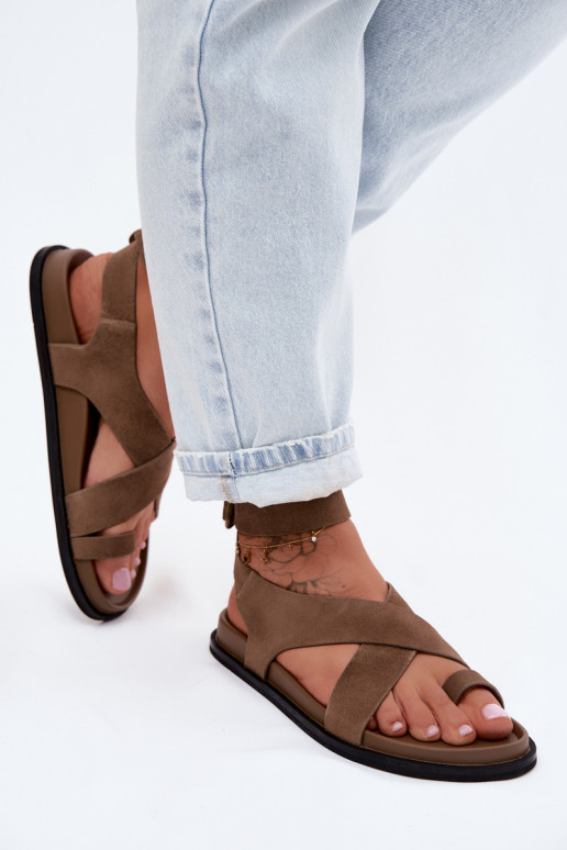 Vlakke sandalen in zandkleurige faux suede