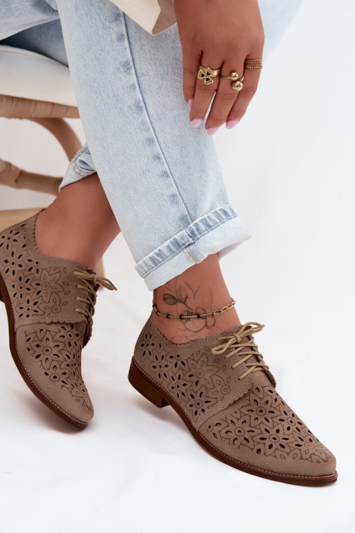 Schoenen van faux suede met kantdetails en brede hakken in cappuccino