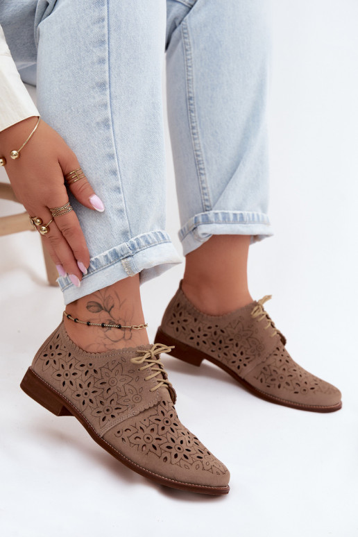 Schoenen van faux suede met kantdetails en brede hakken in cappuccino