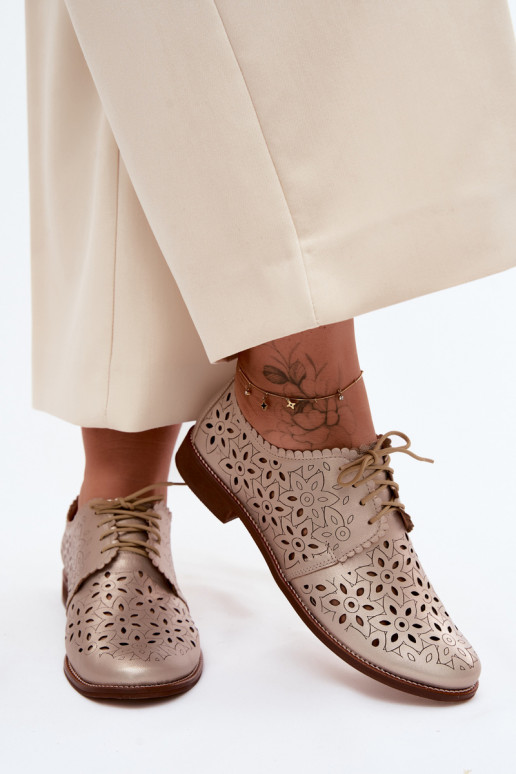 Leren schoenen met kantdetails en brede hakken in goud