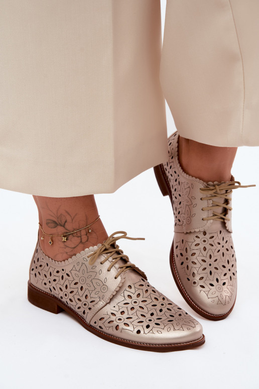 Leren schoenen met kantdetails en brede hakken in goud