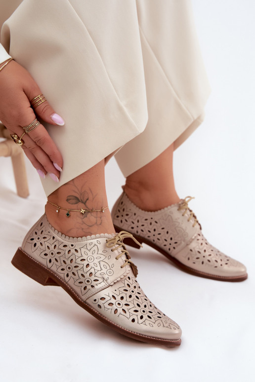 Leren schoenen met kantdetails en brede hakken in goud