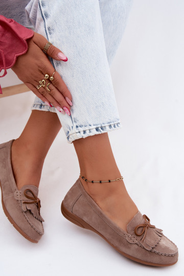 Dames mocassins van faux suede in zandkleur Vantae
