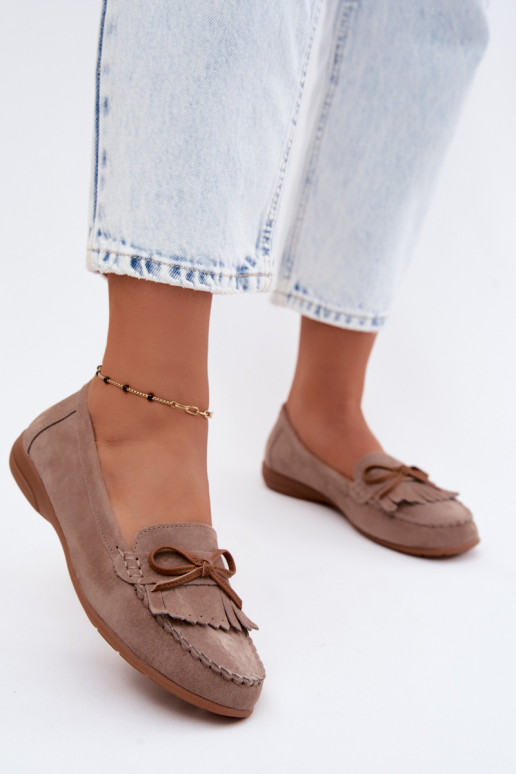Dames mocassins van faux suede in zandkleur Vantae