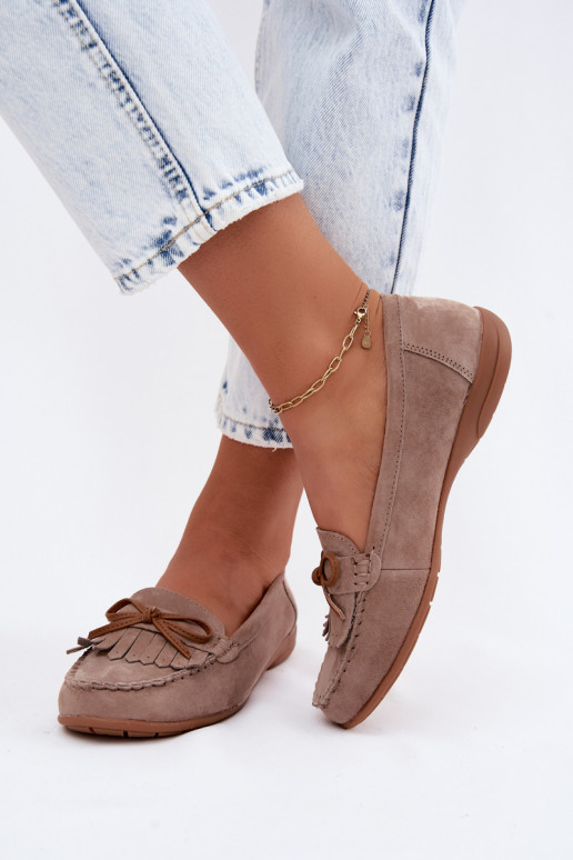 Dames mocassins van faux suede in zandkleur Vantae