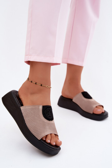 Sandkleurige dames slippers van faux suede Fablee 2