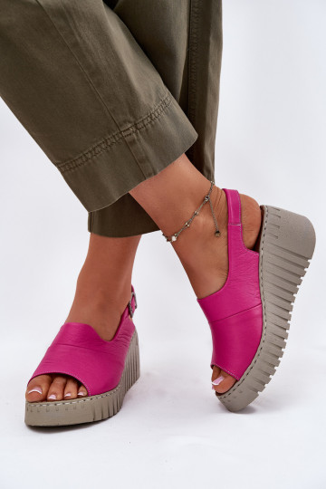 Dames sandalen met elementen van natuurlijk leer op een platform in roze kleur Artiker 54C0789