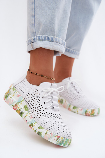 Dames leren schoenen met uitsnedelementen op een platform in witte kleur Artiker 54C1604 2