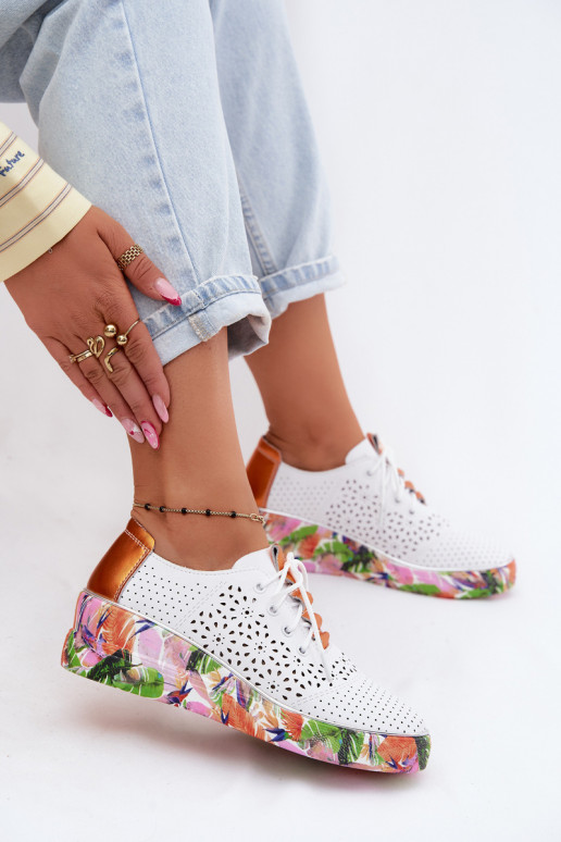 Wit-oranje dameschoenen met uitsnijdingen en een platform Artiker 56C1802