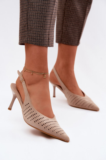 Zandkleurige geperforeerde sandalen met dunne hakken van faux suede Torielle 2