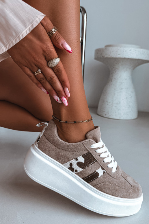 Platform sneakers van zandkleurig faux suede Averin