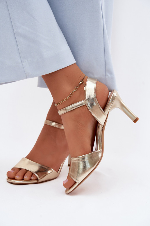 Dames sandalen op een dunne hak in gouden kleur van Sergio Leone