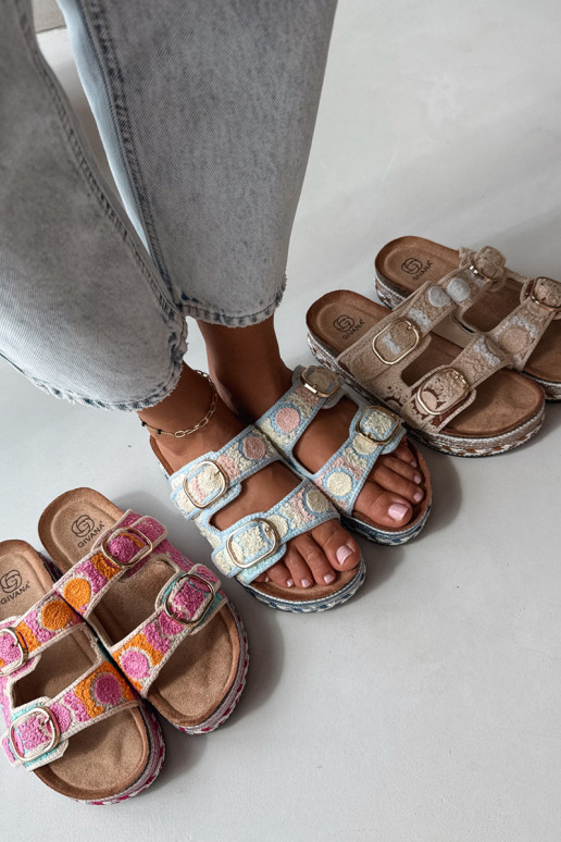 Glimma gehaakte slippers met platform en gespen in zandkleur